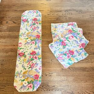 Vintage CottageCore Floral Table Runner and Napkins Set of 4 | vintage linens